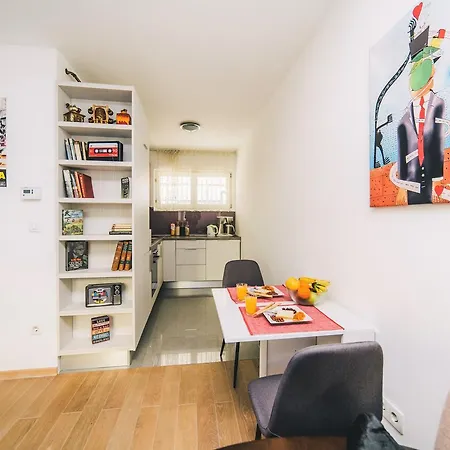 Modern 2bdr Apartment-cathedral View-best Location *