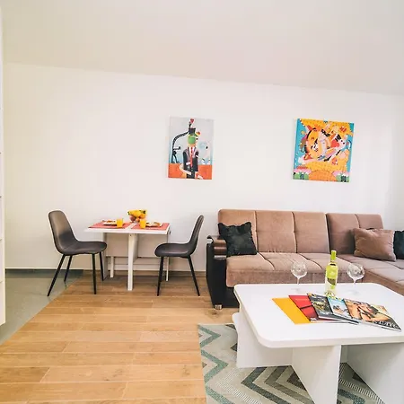 Modern 2bdr Apartment-cathedral View-best Location * 塞拉耶佛