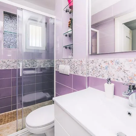 Modern 2bdr Apartment-cathedral View-best Location