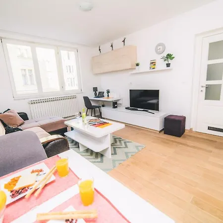 Modern 2bdr Apartment-cathedral View-best Location *