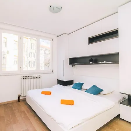 Apartment Modern 2bdr Apartment-cathedral View-best Location *