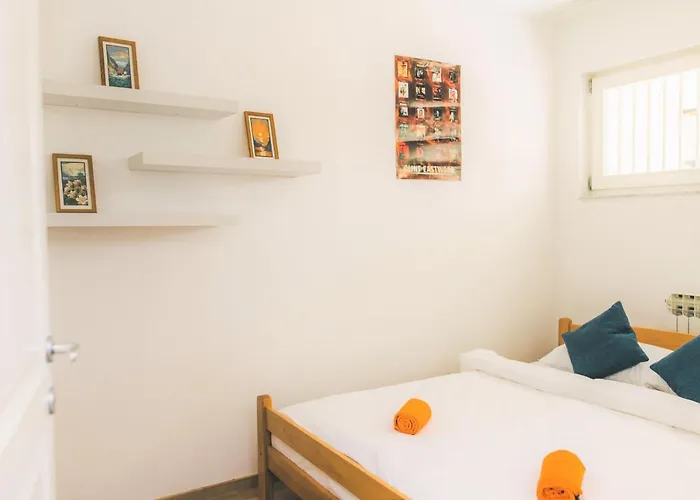 Modern 2bdr Apartment-cathedral View-best Location 公寓 *