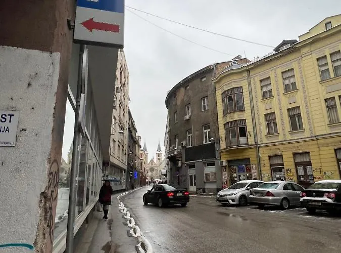 Modern 2bdr Apartment-cathedral View-best Location 公寓 塞拉耶佛