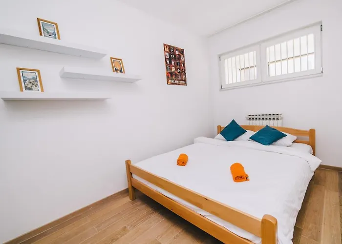 Modern 2bdr Apartment-cathedral View-best Location 公寓 塞拉耶佛