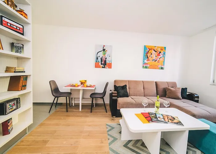 Modern 2bdr Apartment-cathedral View-best Location * 塞拉耶佛