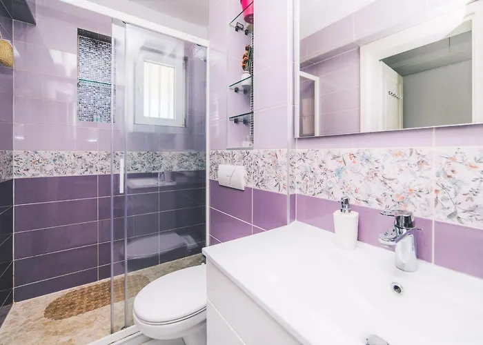 Modern 2bdr Apartment-cathedral View-best Location