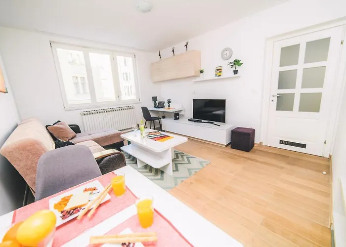 Modern 2bdr Apartment-cathedral View-best Location *